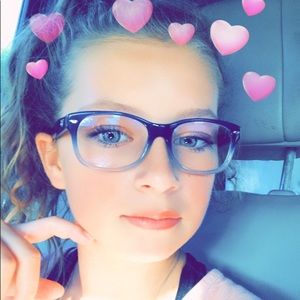 Meet your Posher, Chloe